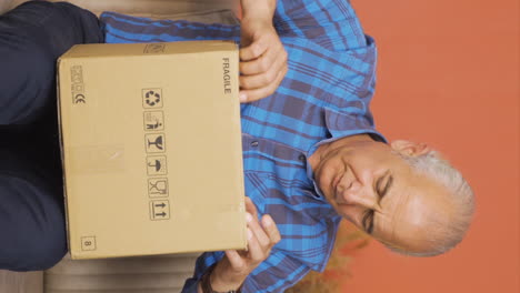 Vertical-video-of-The-old-man-who-got-angry-with-the-cargo-content.-Wrong-shipping.
